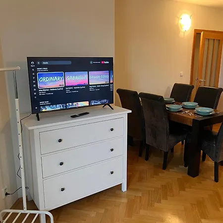 Charming Klimentska דירה